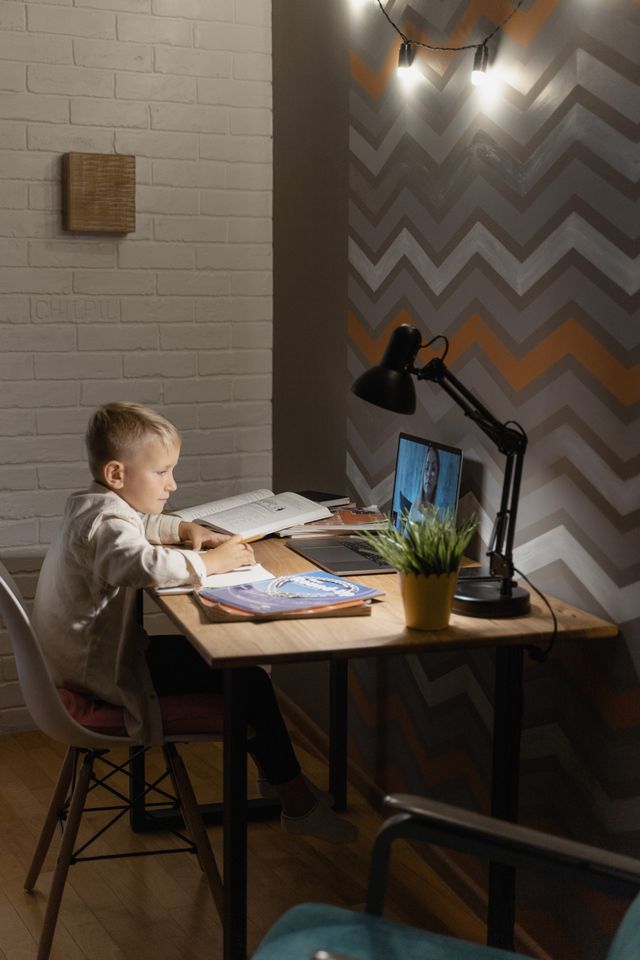 Students learning together online